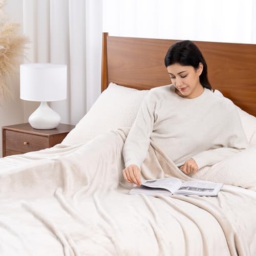 Luxury Fleece Warm Blanket, Soft Lightweight Velvety Plush Blanket for