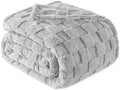 Exclusivo Mezcla 3D Checkered Fleece Queen Size Bed Blanket, Light