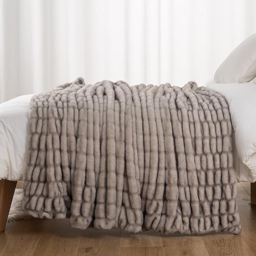 Battilo Large Faux Fur Throw Blanket for Couch, 60"x80", Tip Dye Grey