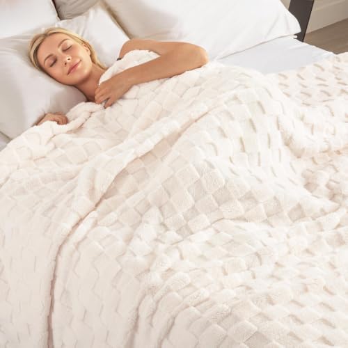 Exclusivo Mezcla 3D Checkered Fleece King Blanket for Bed, Ivory
