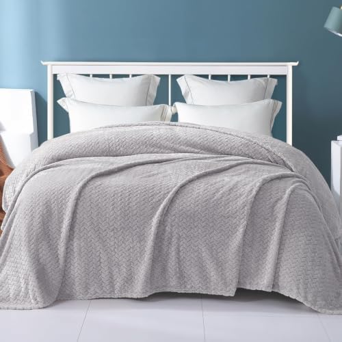 Exclusivo Mezcla Soft Fleece Bed Blanket King Size, 90”x104”, Light