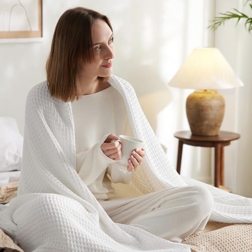 Bedsure Bundle of 1 Muslin Blanket King & 1 Cotton Waffle Blanket King