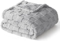 Exclusivo Mezcla 3D Checkered Fleece Throw Blanket for Couch, Light