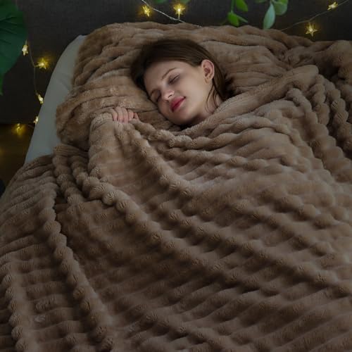 NEWCOSPLAY Fleece Ribbed Cozy King Blanket for Couch, Taupe, 90"x110"