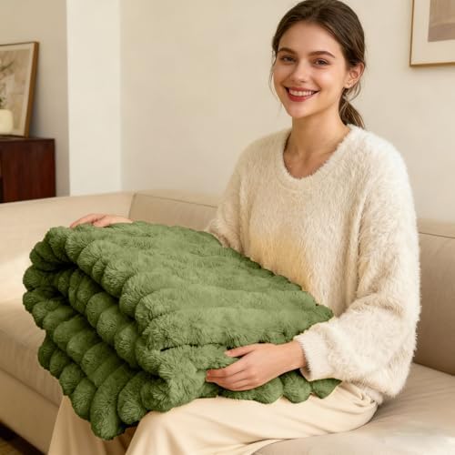 Faux Fur Throw Blanket for Couch, 60x80 Inches 3D Ribbed Warm Cozy