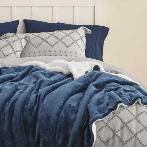 Bedsure GentleSoft Sherpa Fleece Blanket Queen Size for Bed