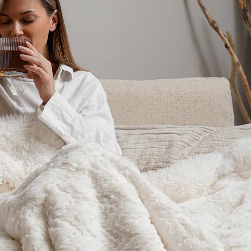 Mon Chateau 60" x 70" Crest Faux Fur Throw, Ivory Jacquard