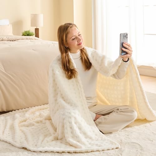 NEWCOSPLAY 3D Waffle Checkered Flannel King Blanket, Ivory, 90"x110"