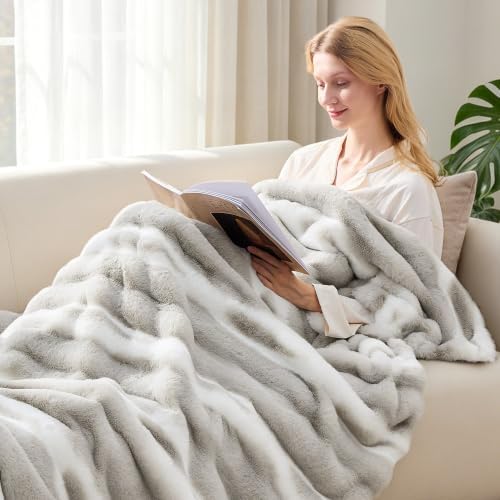 VFROO Faux Rabbit Fur Throw Blanket, Plush Fuzzy Blanket, 60" × 80"