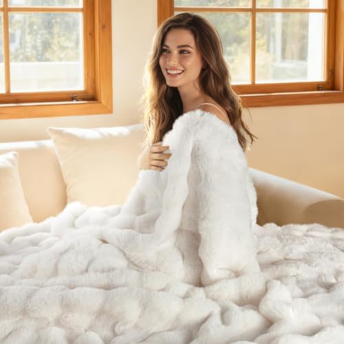 Exclusivo Mezcla Faux Fur King Blanket for Bed, 3D Bubble Blankets