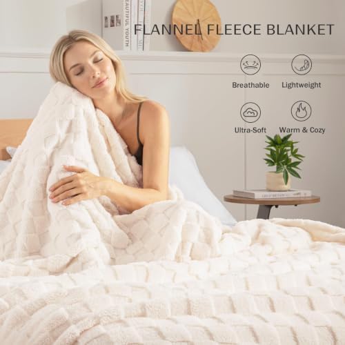 Exclusivo Mezcla 3D Checkered Fleece King Blanket for Bed, Ivory
