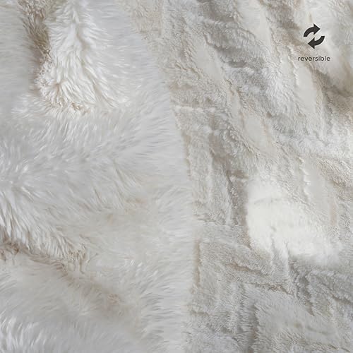 Mon Chateau 60" x 70" Crest Faux Fur Throw, Ivory Jacquard