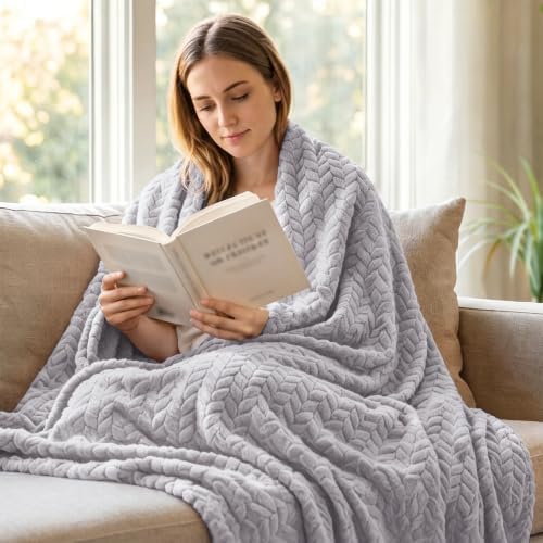 Exclusivo Mezcla Soft Fleece Bed Blanket King Size, 90”x104”, Light