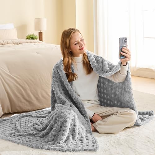 NEWCOSPLAY 3D Waffle Checkered Flannel Throw Blanket, Light Grey