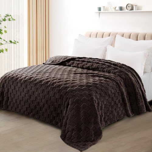 Exclusivo Mezcla 3D Checkered Fleece King Blanket for Bed, Coffee