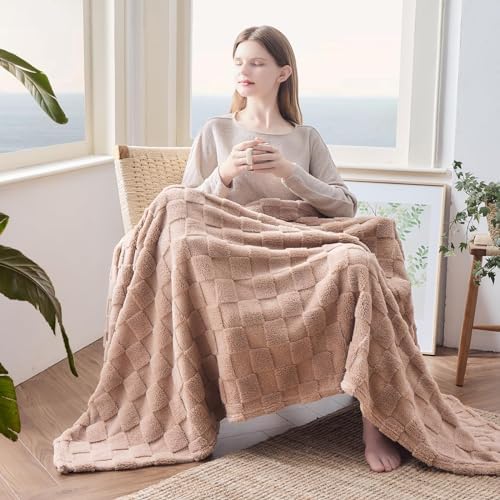 NEWCOSPLAY 3D Checkered Flannel King Blanket, Taupe Checkered