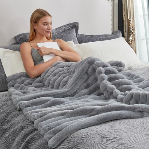 Cozy Bliss Faux Fur Throw Blanket for Couch, Cozy Warm Plush Striped