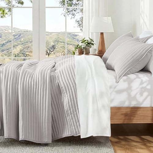 Exclusivo Mezcla Lightweight Stripe Quilted King Quilt Bedding Set