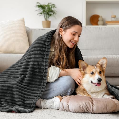 BEDELITE 3D Ribbed Charcoal Grey Fleece Throw Blanket for Couch, 50x60