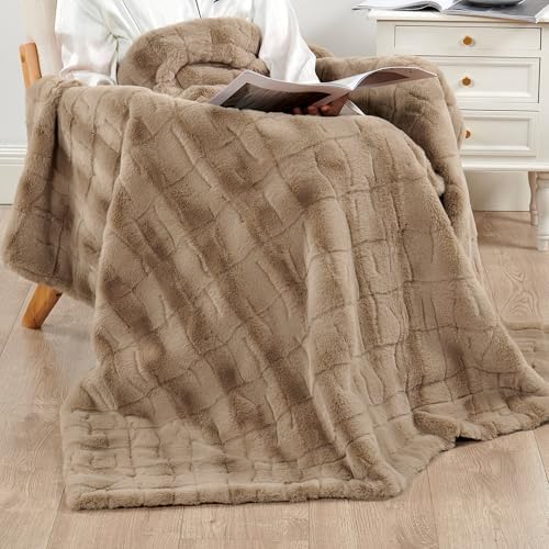 Home Soft Things Stylish Faux Fur Throw Blanket with Micromink Back