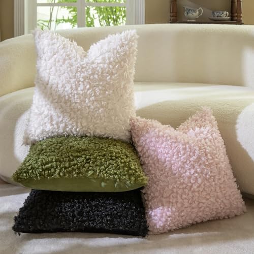 MANDIOO 2 Pieces 18x18 Inch Black Faux Fur Throw Pillow Covers Boucle