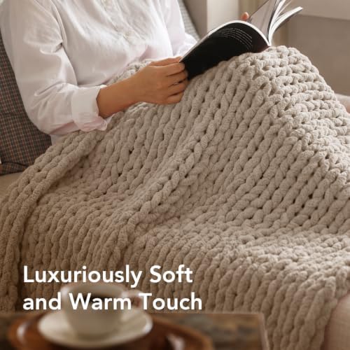 L'AGRATY Chunky Knit Throw Blanket for Couch, 50 x 70 Inches, Light