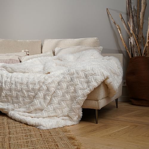 Mon Chateau 60" x 70" Crest Faux Fur Throw, Ivory Jacquard