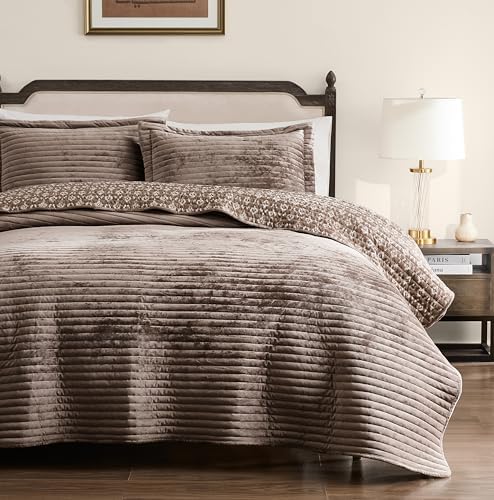 WDCOZY Beige Velvet King Size Quilt Set - Striped Soft Lightweight