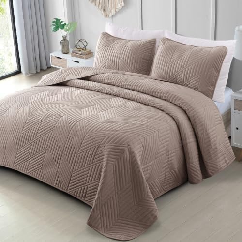 Exclusivo Mezcla Ultrasonic King Quilt Bedding Set, Taupe