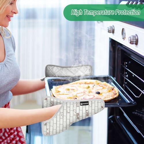 Gray Wall Heat Resistant Pot Holders Set of 2, Quilted Silver Lining