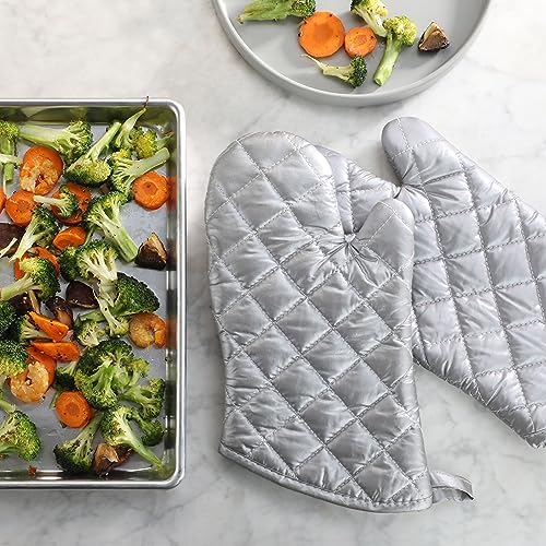 New Star Foodservice Oven Mitts with Extra Defense, up to 400F, Silver