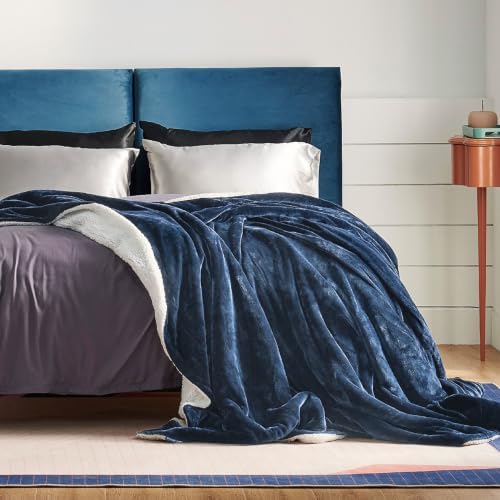 Bedsure GentleSoft Sherpa Fleece Blanket Queen Size for Bed