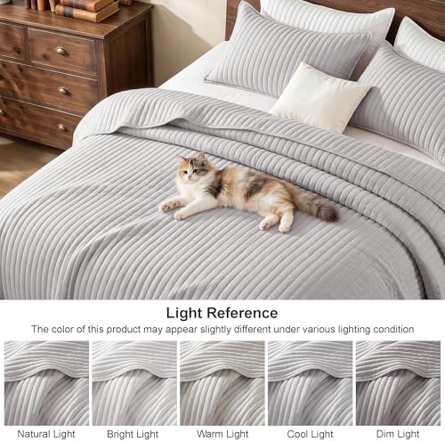 Exclusivo Mezcla Lightweight Stripe Quilted King Quilt Bedding Set