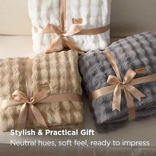 Bedsure GentleSoft Cloud Bubble Sherpa Throw Blanket for Couch, Fluffy