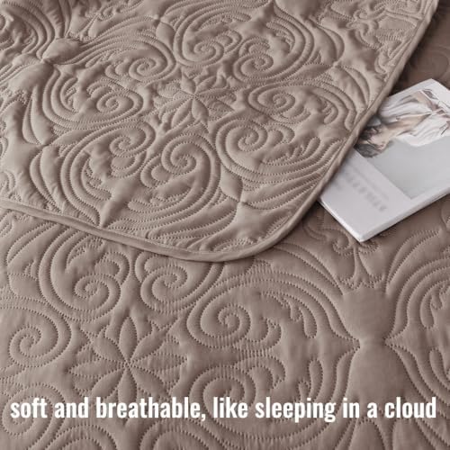 Exclusivo Mezcla 3 Piece King Size Quilt Bedding Set, Taupe