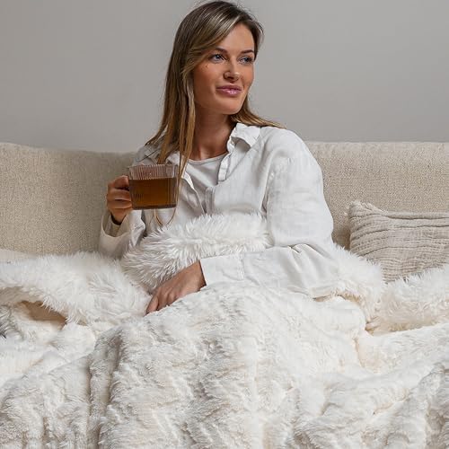 Mon Chateau 60" x 70" Crest Faux Fur Throw, Ivory Jacquard