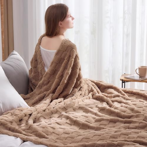 NEWCOSPLAY 3D Checkered Flannel King Blanket, Taupe Checkered