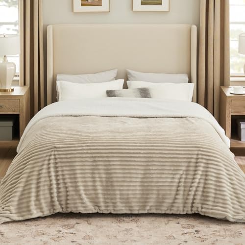 Bedsure Bundle of 1 Sherpa Blanket 108x90 & 1 Faux Fur Blanket 108x90