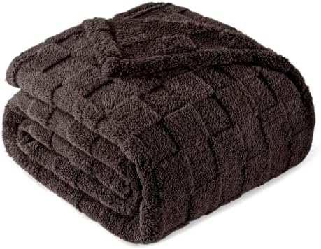 Exclusivo Mezcla 3D Checkered Fleece King Blanket for Bed, Coffee