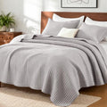 Exclusivo Mezcla Lightweight Stripe Quilted King Quilt Bedding Set