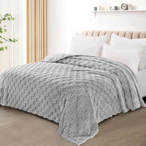 Exclusivo Mezcla 3D Checkered Fleece Queen Size Bed Blanket, Light