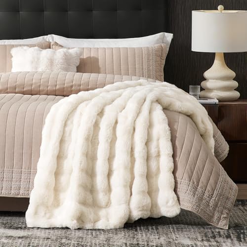 Amélie Home Faux Fur Throw Blanket for Bed, Ultra Soft Fuzzy Plush