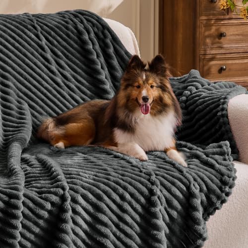 BEDELITE 3D Ribbed Charcoal Grey Fleece Throw Blanket for Couch, 50x60