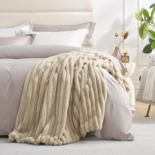 Amélie Home Soft Striped Faux Fur Throw Blanket for Bed, Beige