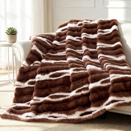 VFROO Faux Rabbit Fur Throw Blanket, Plush Fuzzy Blanket, 60" × 80"