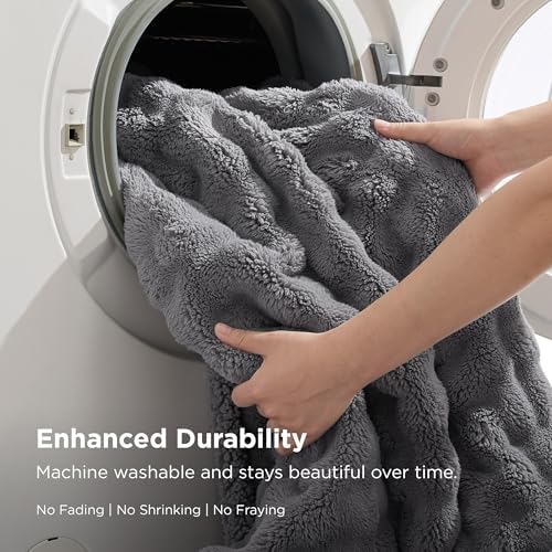 Bedsure GentleSoft Cloud Bubble Sherpa Throw Blanket for Couch, Fluffy
