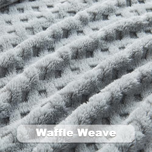 NEWCOSPLAY 3D Waffle Checkered Flannel Throw Blanket, Light Grey