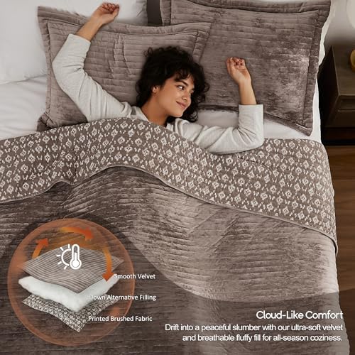 WDCOZY Beige Velvet King Size Quilt Set - Striped Soft Lightweight