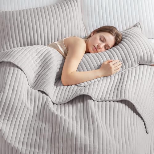 Exclusivo Mezcla Lightweight Stripe Quilted King Quilt Bedding Set