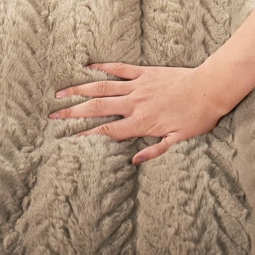 Tread Luxury Faux Fur Throw Blanket Reversible to Cozy Velvet, 680GSM